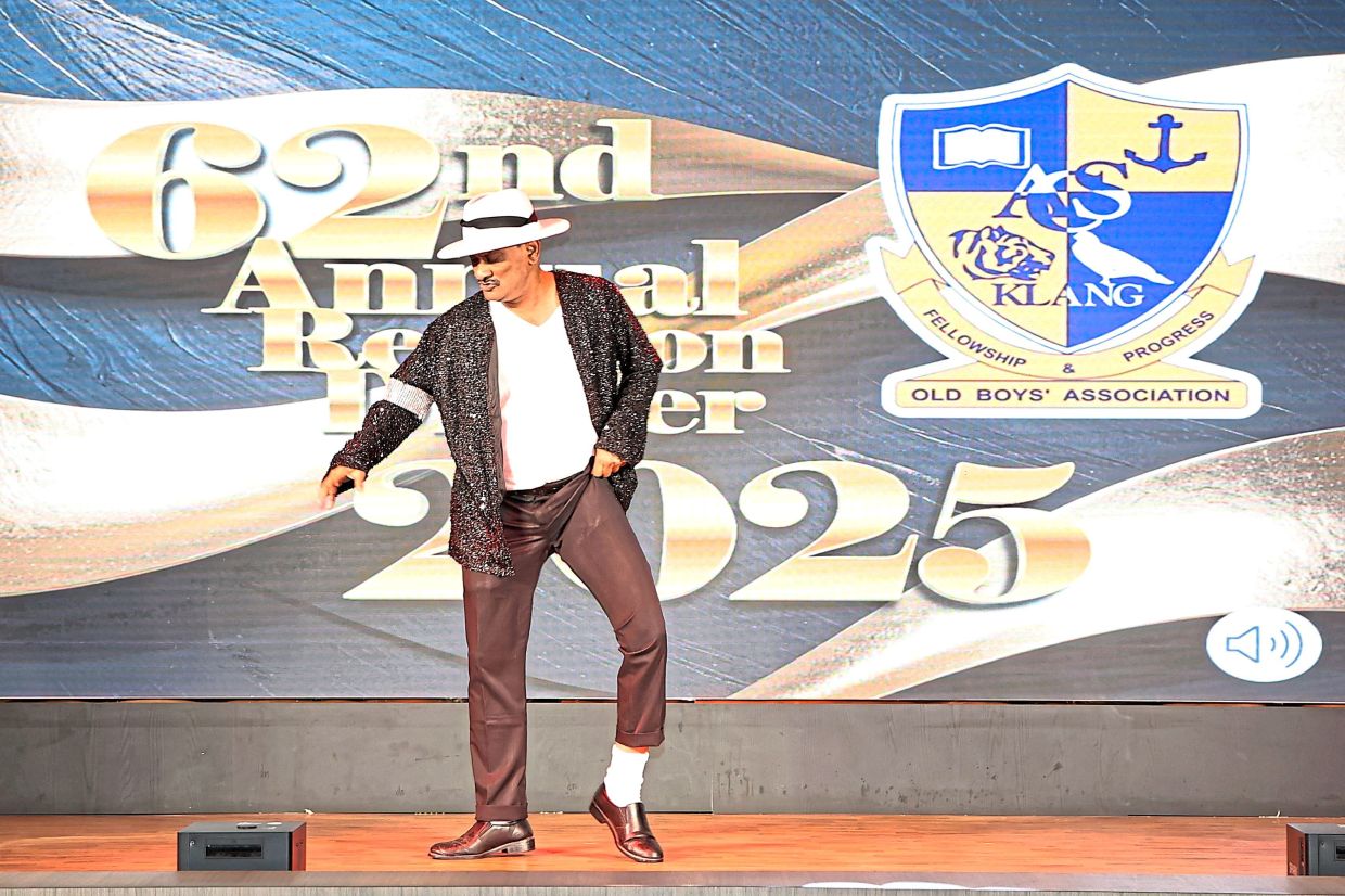 Dinner and entertainment for the old boys during the reunion.