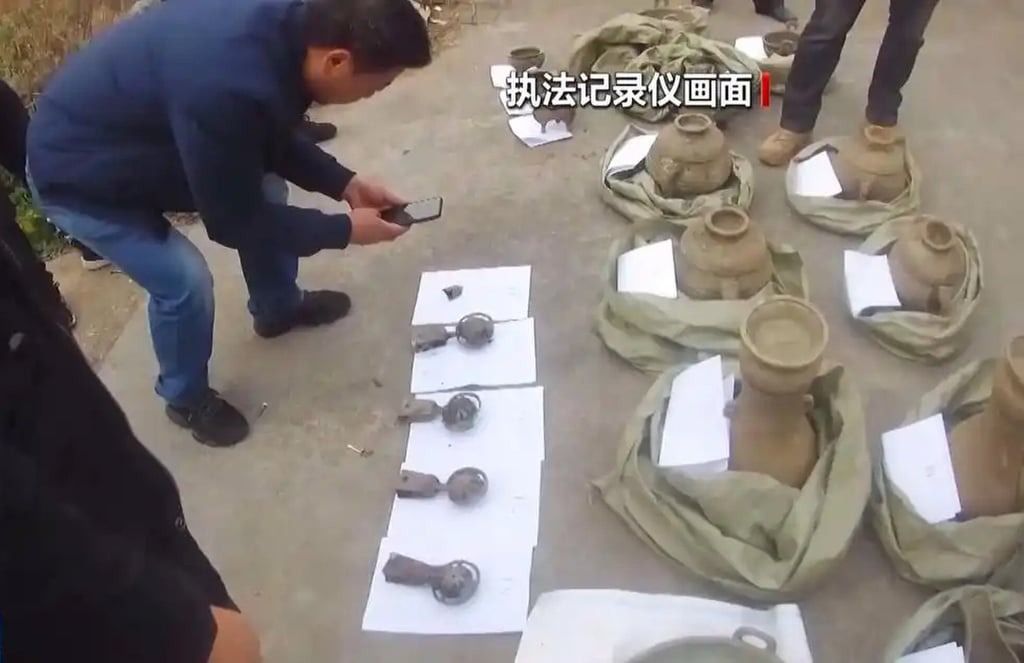 Experts say all the cultural relics stolen in the tomb raid date back to 771 BC. - Photo: CCTV
