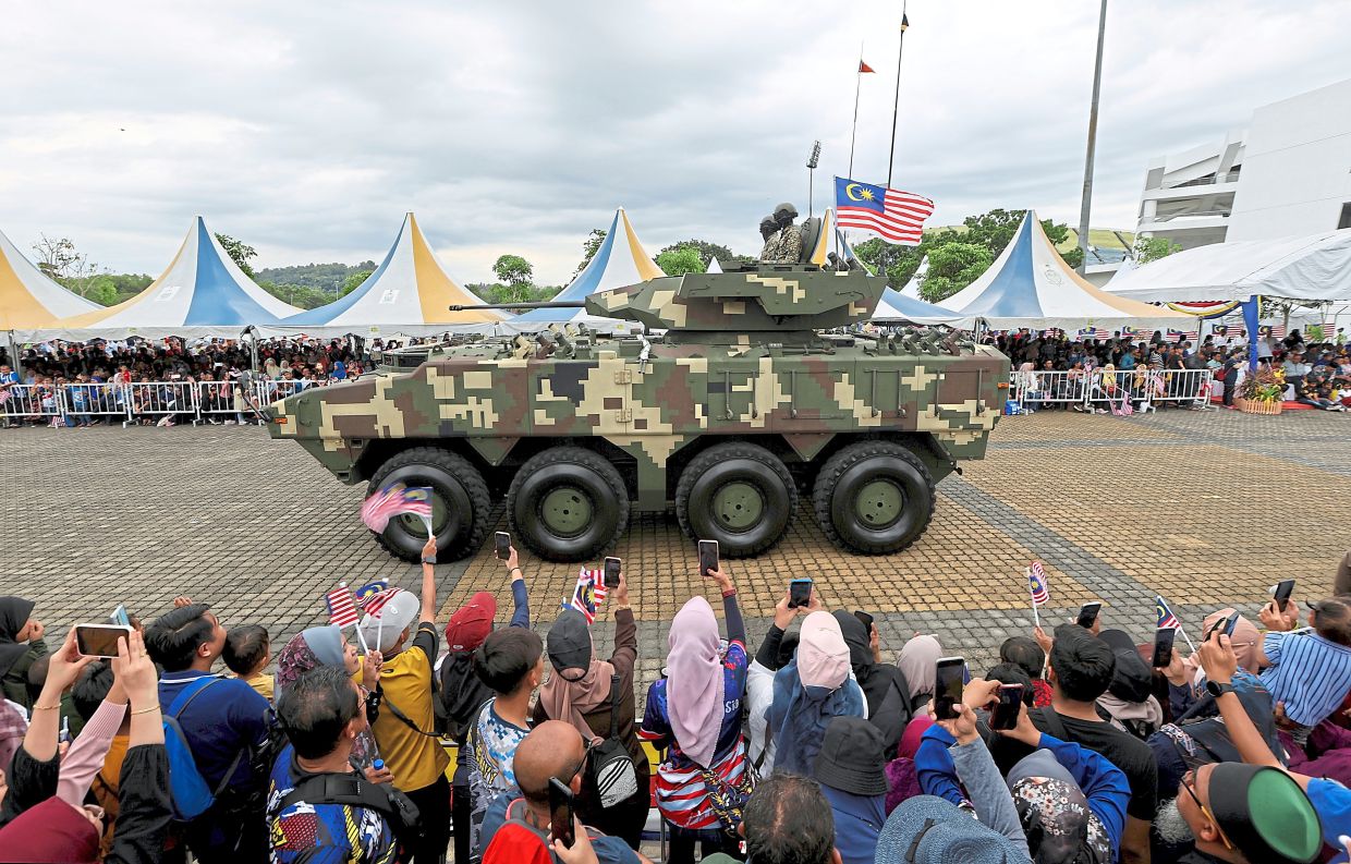 Malaysia’s armed forces awed audiences with their assets and show of might (below).