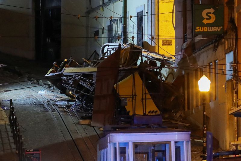 Lisbon mourns 17 victims of cable car crash as investigation begins