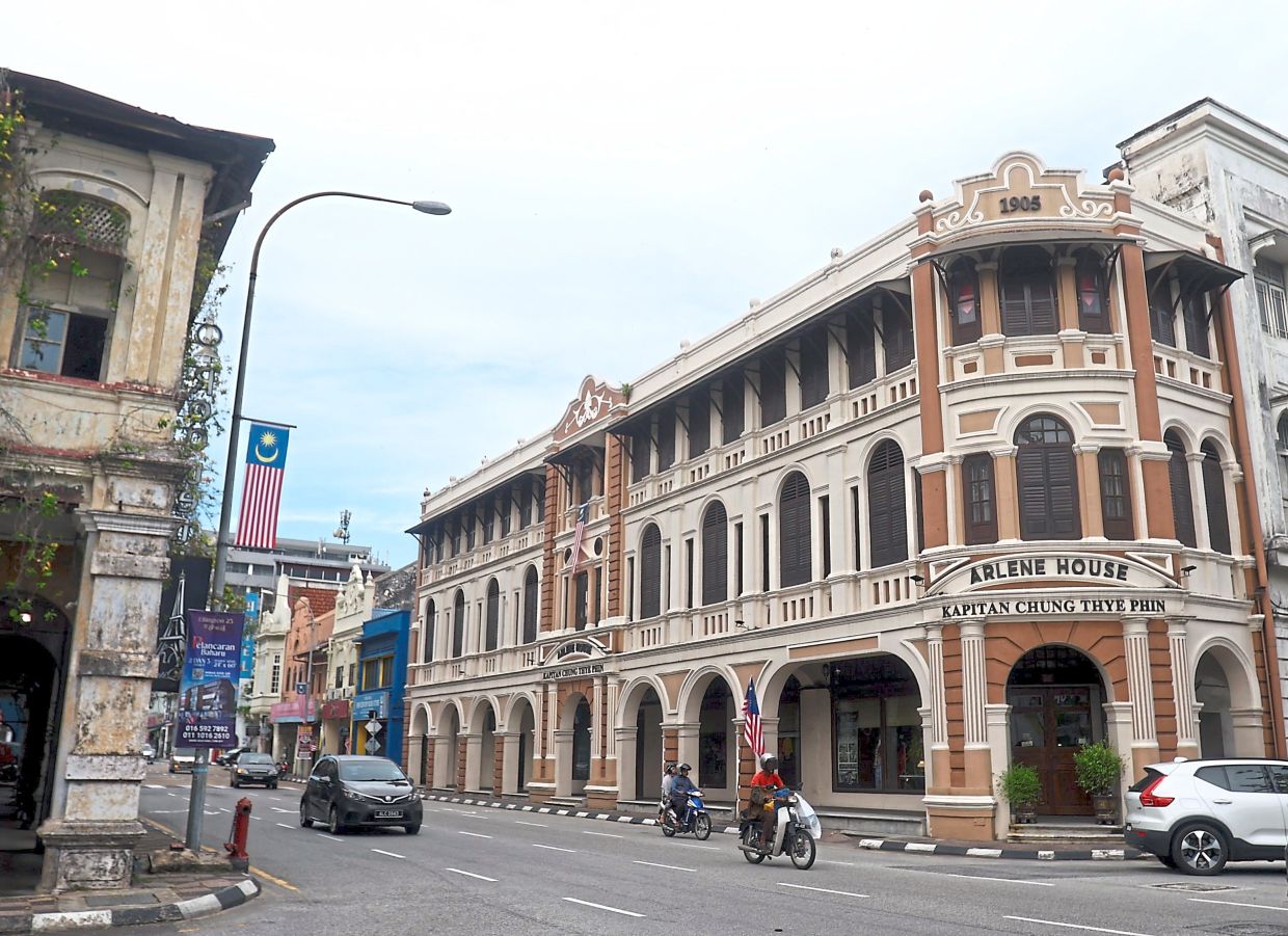 Colonial-era buildings like Arlene House, built in 1905 with neo-classical Victorian-Palladian architecture, are part of Ipoh’s charm.