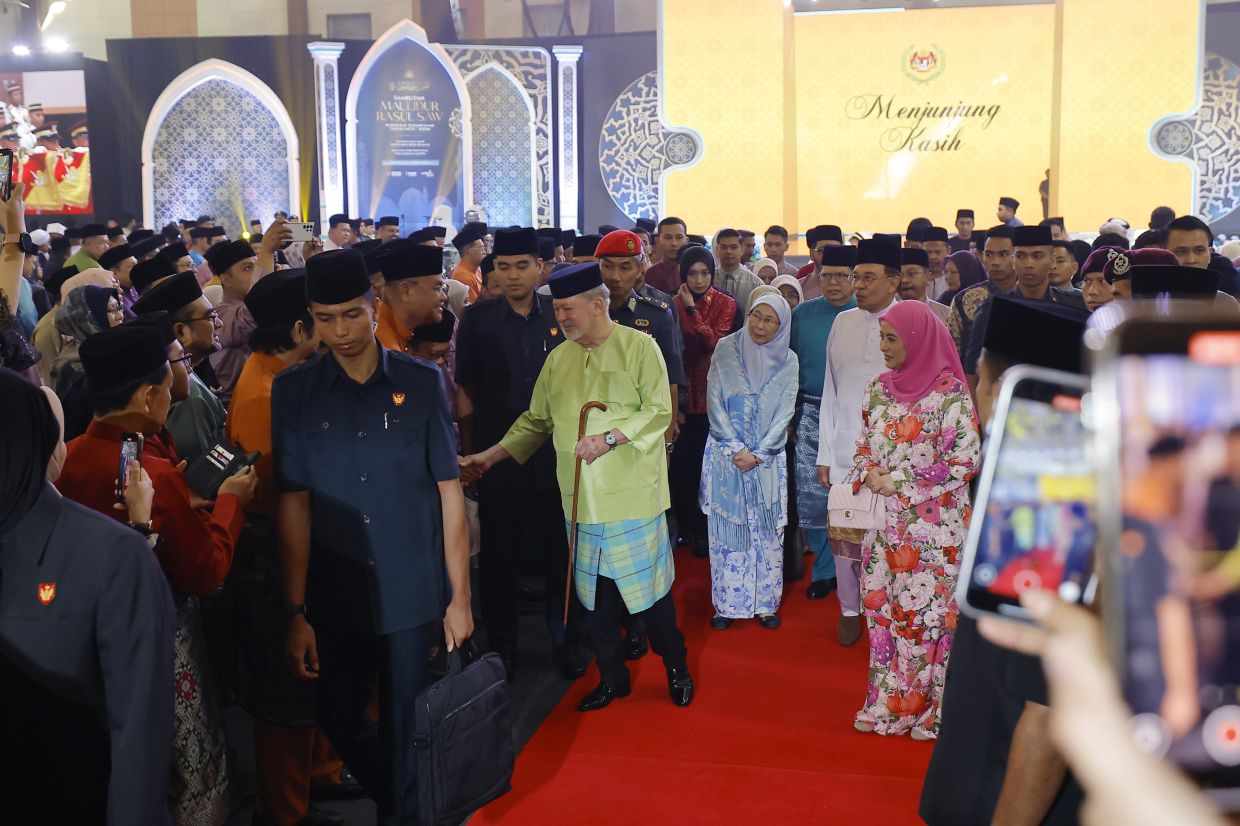 King, Queen grace Maulidur Rasul celebration