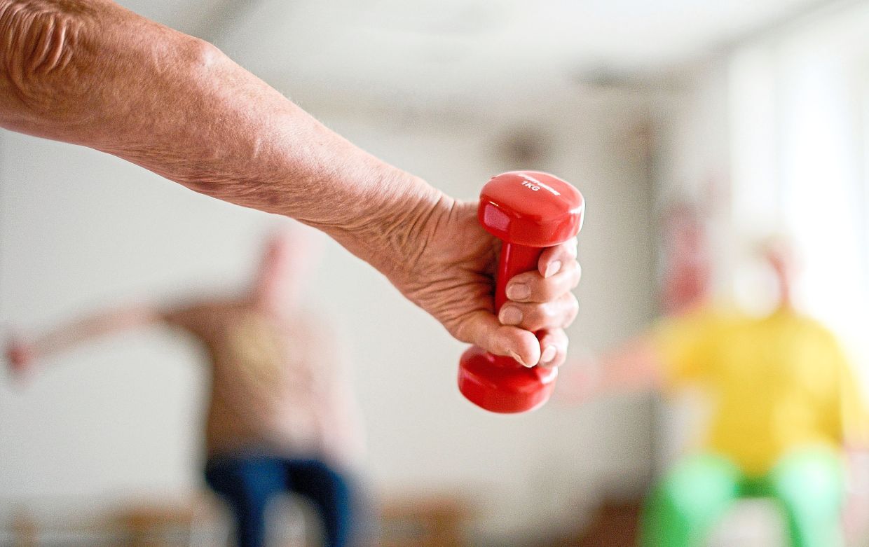 You don't necessarily have to lift heavy weights to build muscle strength if you are not strong enough; start light – even a filled water bottle will do. — dpa