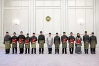 King presents instruments of appointment to seven envoys