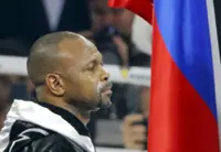 Boxing-Roy Jones Jr gets 1988 Olympic gold medal from the man who beat him