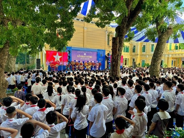 Students at Trung Vuong Secondary School in Hanoi salute the flag at the opening ceremony of the new academic year on Sept 5, 2025. - Photo: VNS 