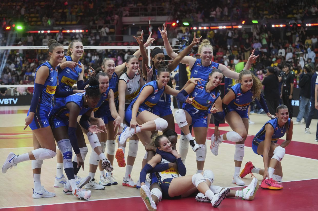 Italian players celebrate after their win in the FIVB Women's Volleyball World Championship 2025 semifinal against Brazil at the Huamark Indoor Stadium in Bangkok, Thailand, on Saturday, Sept 6, 2025. -- AP Photo/Sakchai Lalit