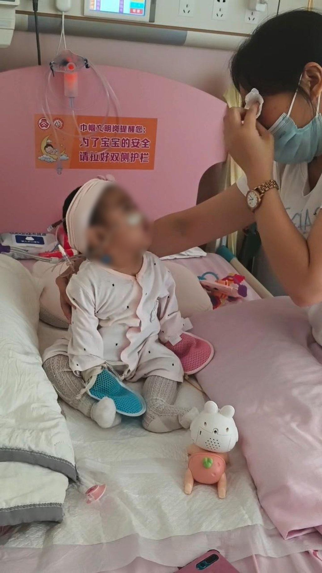 Little Yiyi underwent an array of examinations before doctors diagnosed her with liver disease. - Photo: Handout