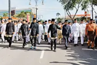 Sultan of Brunei leads Maulidur Rasul procession
