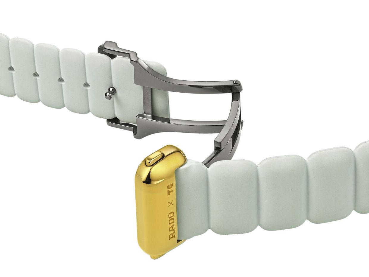 The light grey pillow-shaped rubber strap is in stark contrast to the watch’s face.