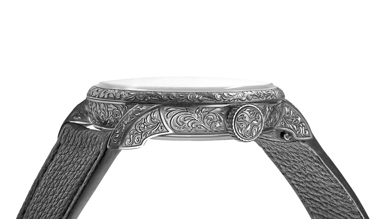 The intricate hand-engraving on Gravée Main.