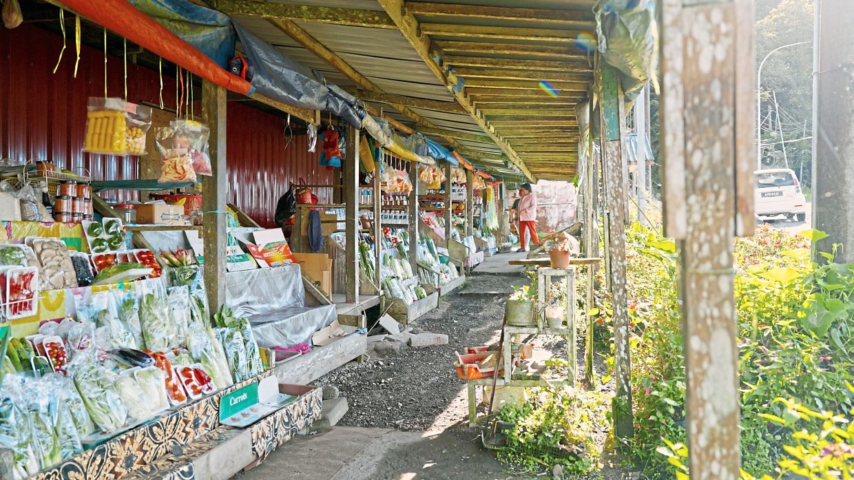 The local market in Bundu Tuhan.