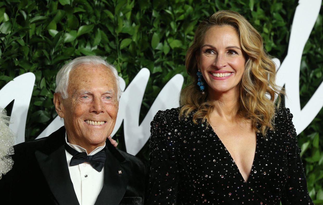 Giorgio Armani and US actress Julia Roberts poses on the red carpet upon arrival at The Fashion Awards 2019 in London on Dec 2, 2019. Photo: AFP