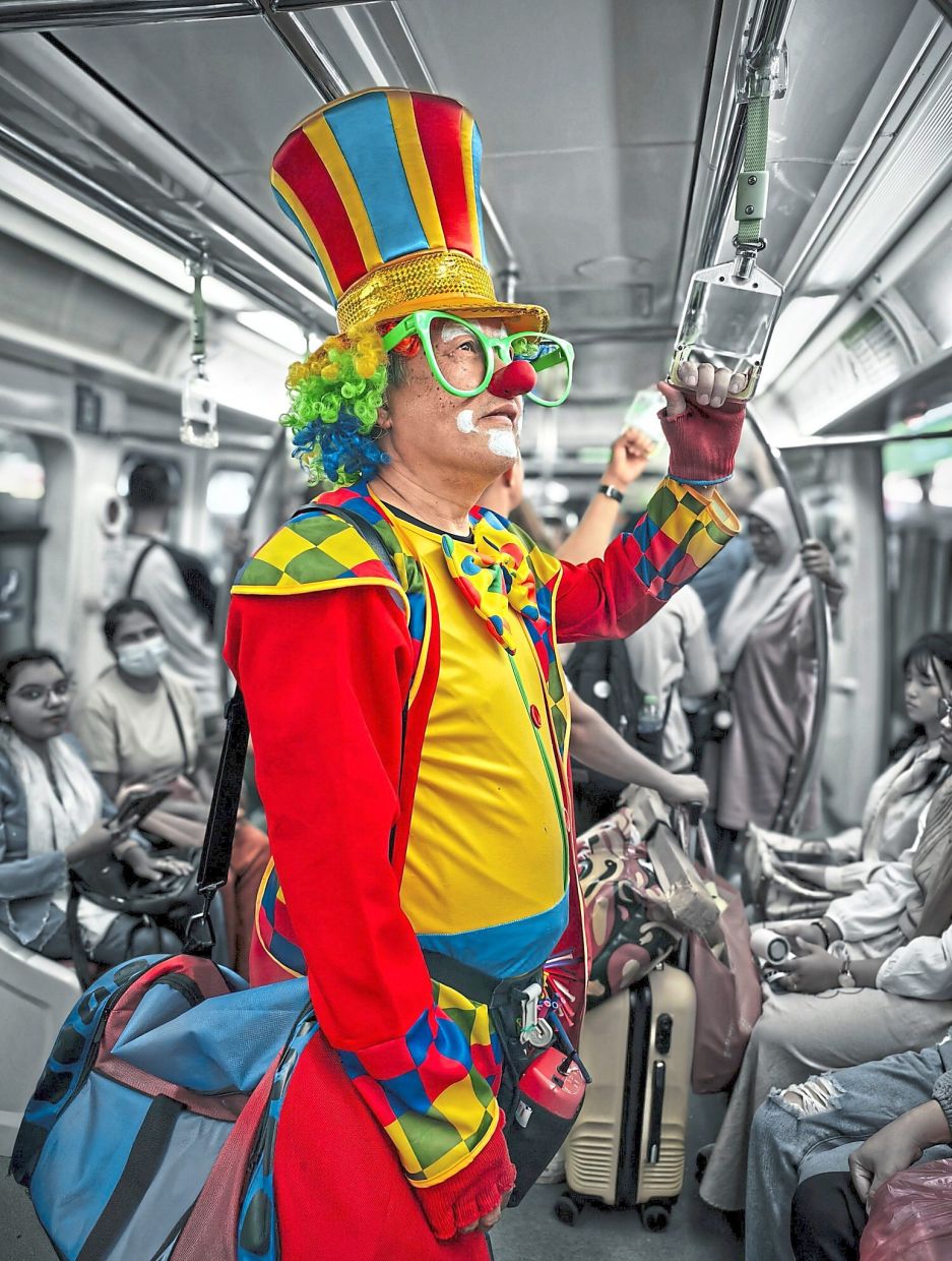 Street portrait on the move, shot with just a smartphone on the MRT.