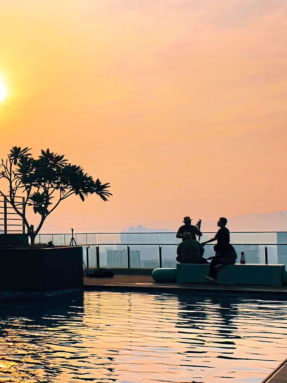 Silhouettes by the poolside – a simple moment elevated by the glow of evening light.