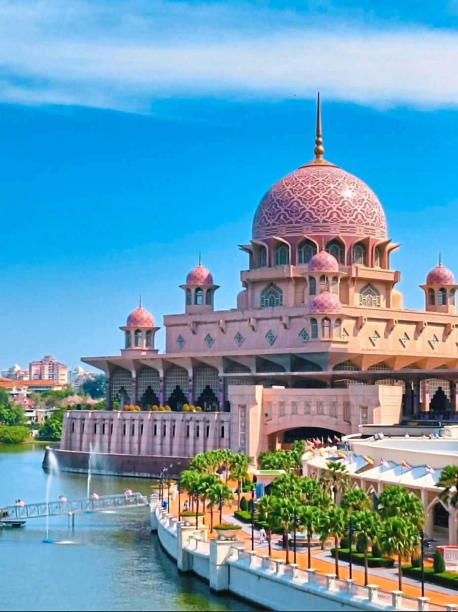 Putra Mosque becomes a postcard-perfect shot.