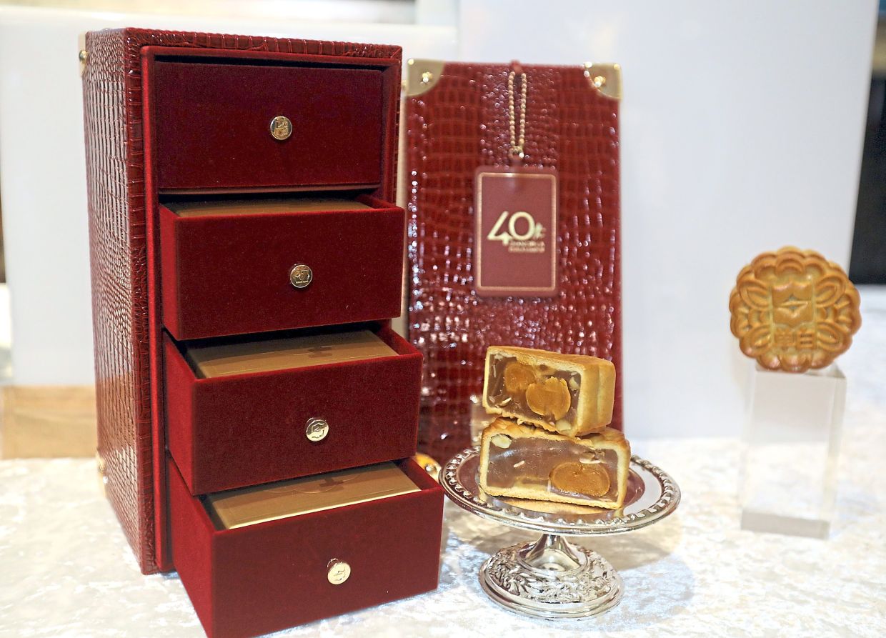 The mooncakes are available in gift sets too.