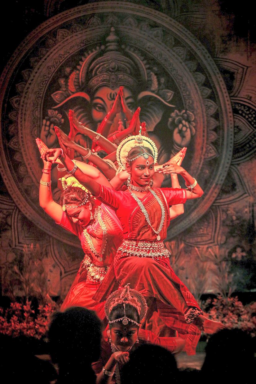 Dancers performing the devotional Ganapathim dance. — Photos: LO TERN CHERN/The Star 