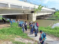 Students, teachers, parents join hands to clean up Sg Kinta