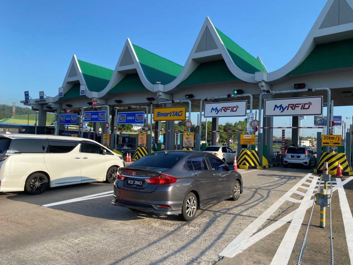 加上马来西亚日，上学假期期间每天有220万辆汽车