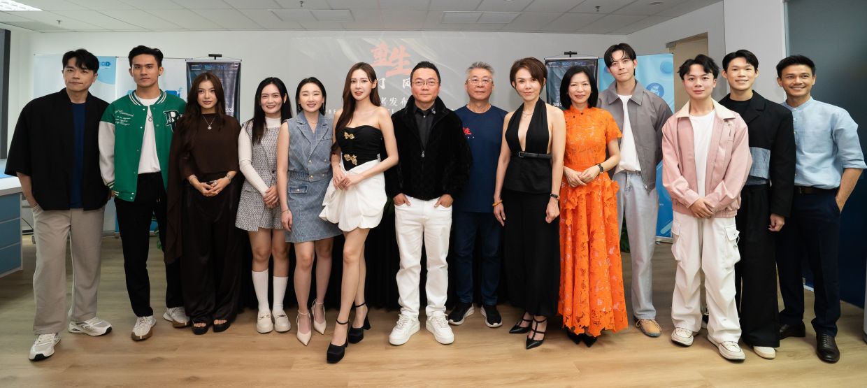 Lim (seventh from left) with the cast of Reborn and Revenge. From left: Thomas Kok, Eric JJ, Sherwyn Pang, Xiao Wei Wei, Ng Xin Yi, Yumi Wong, Datuk Jment Lim, Chang Dao,Nini Wong,Cindy Po, Wilson Lee, Ooi Tian Jia, Jayden, Chai Zi.
