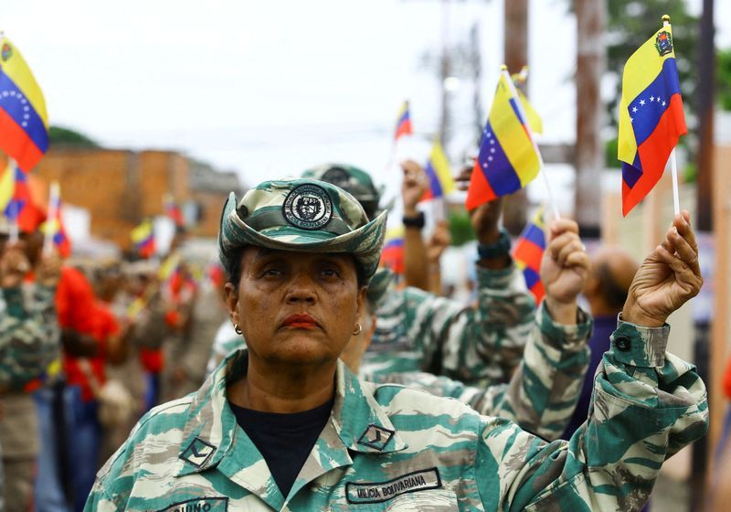 Venezuela krepi vojaško prisotnost sredi napetosti z ZDA