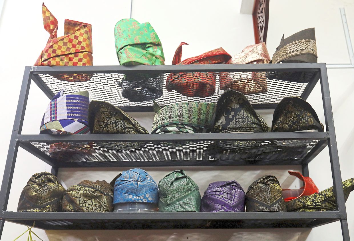 There are many different styles of tanjak, each with its own unique folds. 