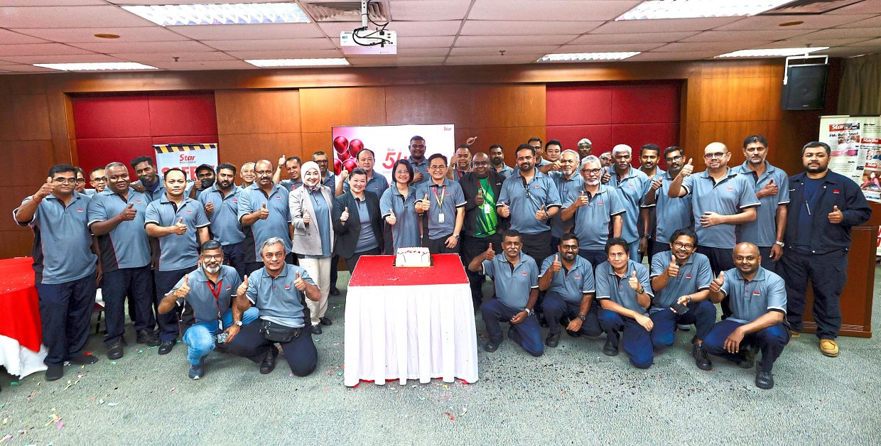 (Front row, standing from fifth left) SMG senior manager (production) Sandanasamy Subramaniam, Suria FM general manager Roslinda Abdul Majid (DJ Lin), Ng, Wang, SMG senior general manager (print) Goh Kok Soo, SMG Group people senior general manager Terence Raj, Star Media Radio Group Broadcast Engineering & Technology general manager Anuar Khan Abu Bakar and SMG employees at the company’s anniversary celebration and safety campaign launch at Star Media Hub, Bukit Jelutong in Shah Alam.