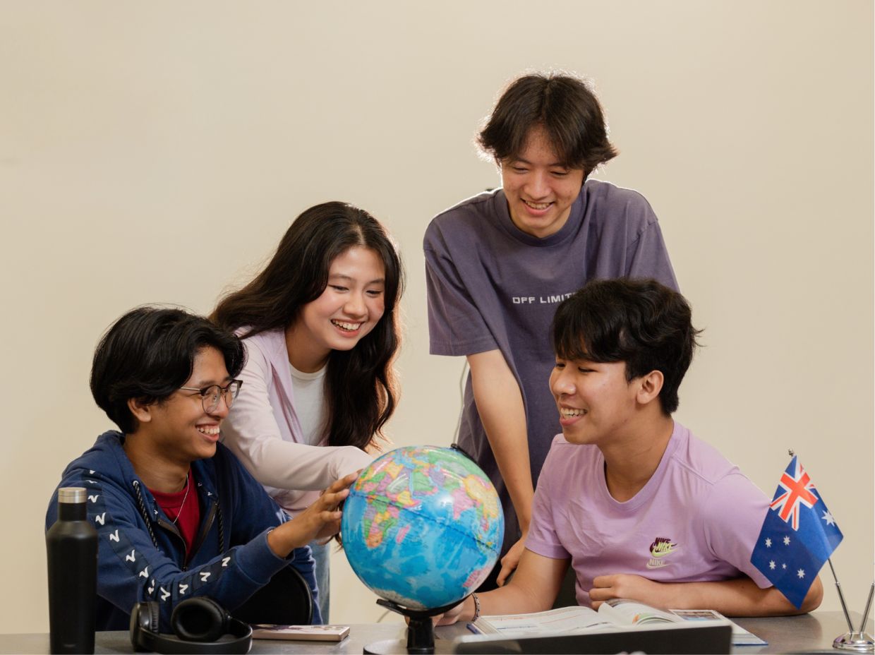 From Malaysia to the world: Sunway College’s AUSMAT programme shapes confident students to thrive on the global stage.AUSMAT cultivates critical thinking, teamwork and resilience for life beyond university.