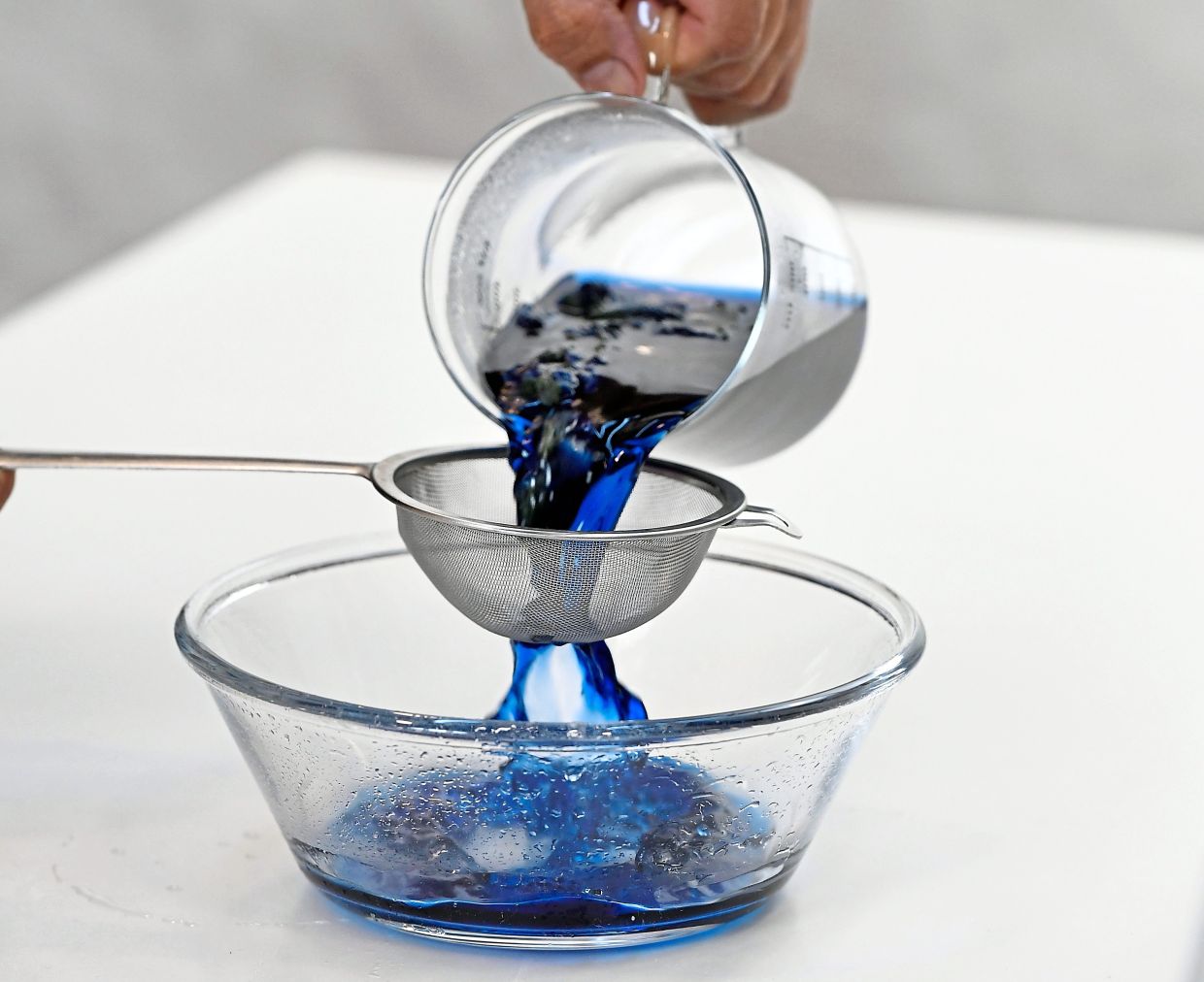 Steep butterfly pea flowers in boiling water for 20 minutes, strain, then mix with the remaining blue layer ingredients.