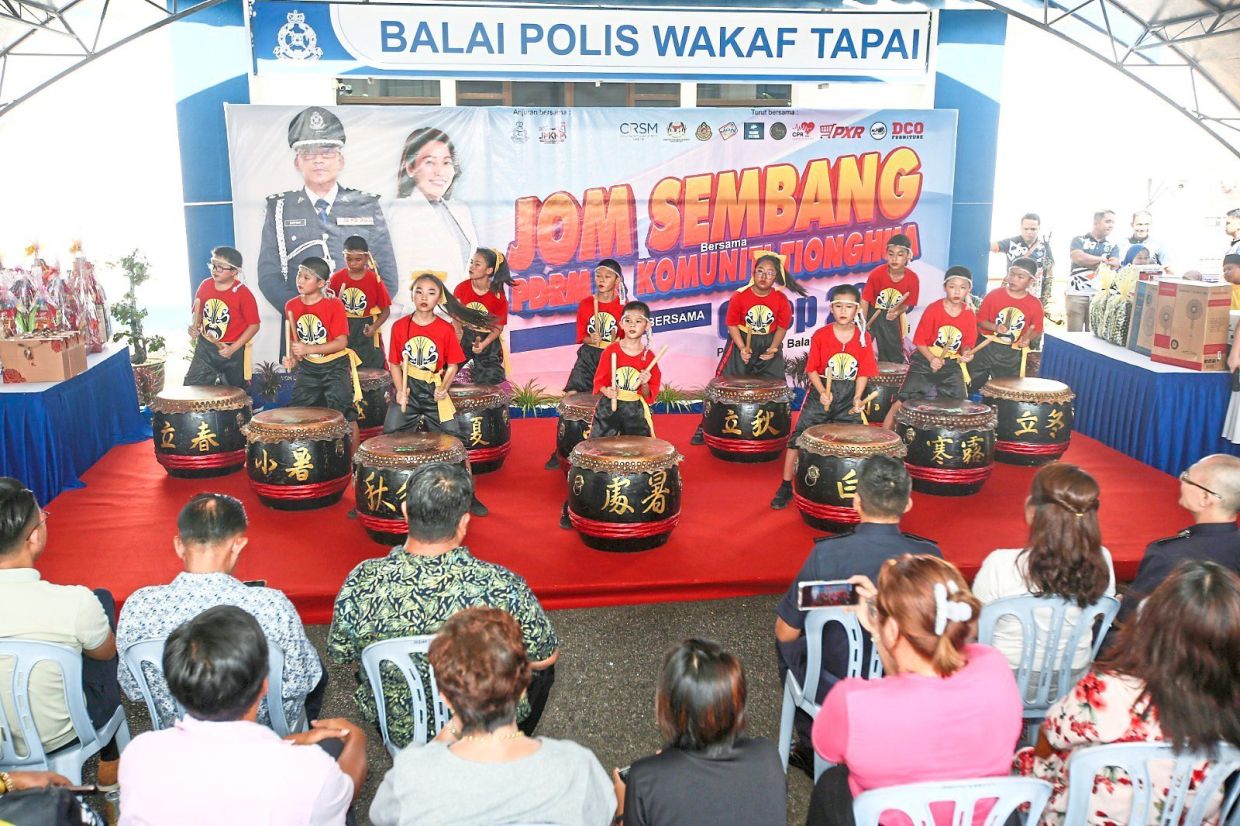 The 24-season drum performance by SJK (C) Chung Hwa Wakaf Tapai pupils. — Courtesy photos