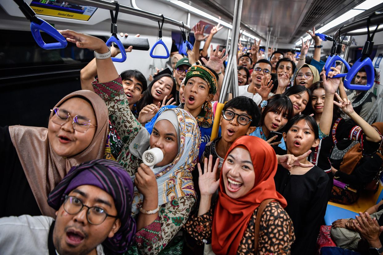 Keretapi Sarong event turns 11 train stations into cultural pride