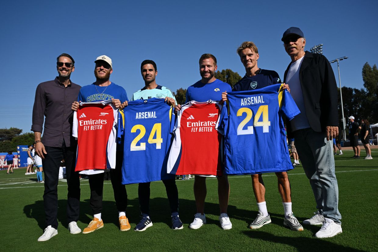 (From left) Arsenal co-chairman Josh Kroenke, LA Rams wide receiver Cooper Kupp, Arsenal manager Mikel Arteta, LA Rams head coach Sean McVay, Arsenal captain Martin Ødegaard, and Los Angeles Rams and Arsenal's owner Stan Kroenke during the “Football Meets Football” Youth Clinic at the LA Rams NFL training camp on the Loyola Marymount University (LMU) campus on July 26, 2024 in Los Angeles, California. — AFP