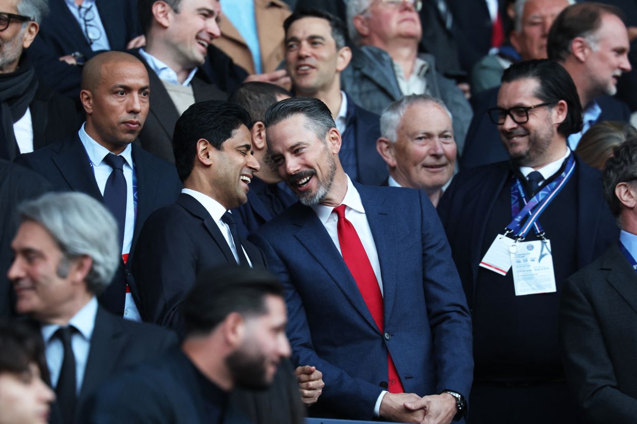 Arsenal'sco-chairman Josh Kroenke (centre-right) speaking with Paris Saint Germain's Qatari president Nasser al-Khelaifi ahead of the UEFA Champions League semi-final second leg football match between Paris Saint-Germain and Arsenal at the Parc des Princes stadium in Paris on May 7, 2025. The Premier League kicked off its 2025-2026 season Aug 15 with 11 of its 20 clubs under US ownership. The Qatar Sports Investments have been trying to take over Manchester United. — AFP