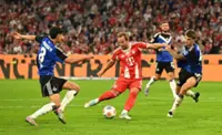 Soccer-Five-star Bayern crush promoted Hamburg with Kane double