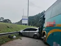 Express bus with 39 passengers loses control, crashes into three vehicles on KL-Karak Highway