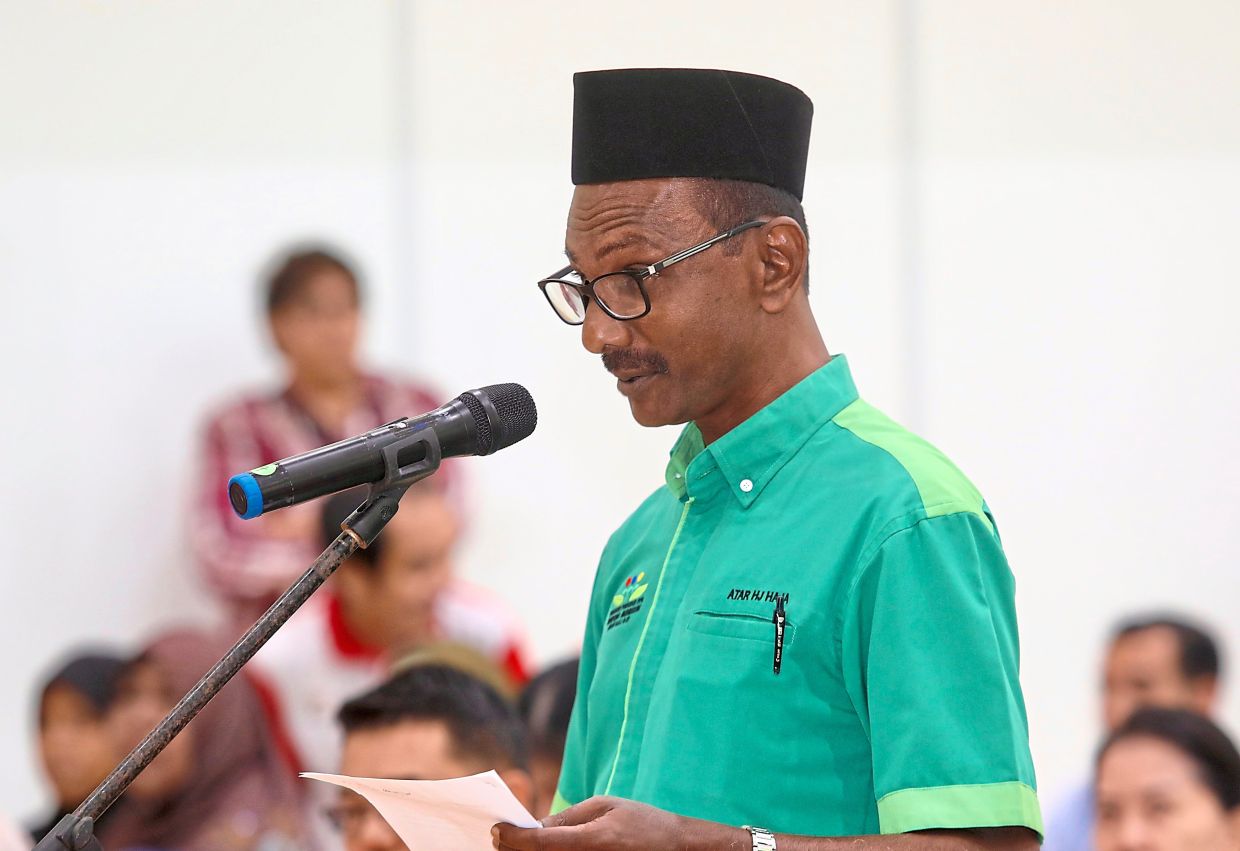 Atar wants DBKL to remove some 250 abandoned vehicles at PPR Kampung Muhibbah.