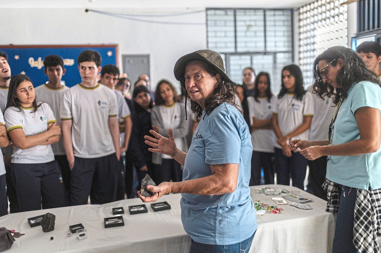 Zucolotto showing students meteorite fragments as she speaks at a school in Jussara.— Dado Galdieri/The New York Times