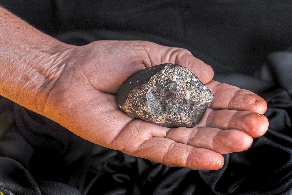 The meteorite Gomes found near his home in Jacilandia. — Photos: Dado Galdieri/The New York Times