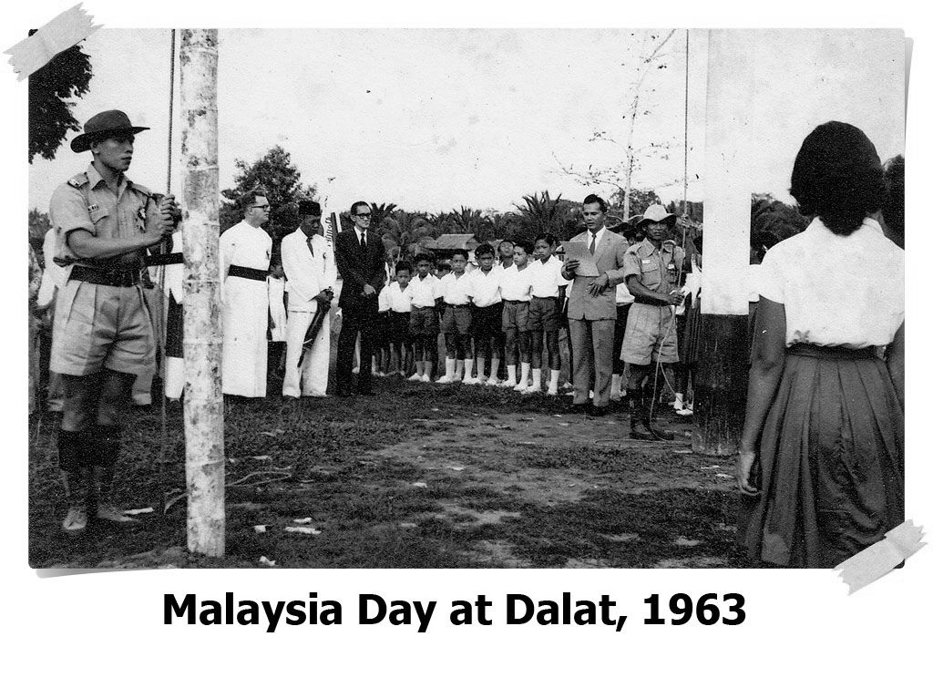 Anthony Druce (in suit and tie) reading the dcelaration of formation of Malaysia in Dalat Sarawak on Sept 16 1963. He was the Sarawak Administrative Officer in Dalat. —Arkib Negara Malaysia