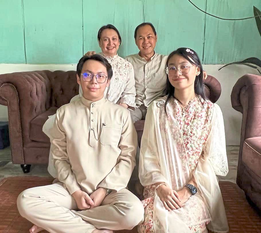 Azira and Danial with their children Ryan Iqhmal Tang and Jasmine Erina Tang during a Hari Raya Aidilfitri family photo shoot. 