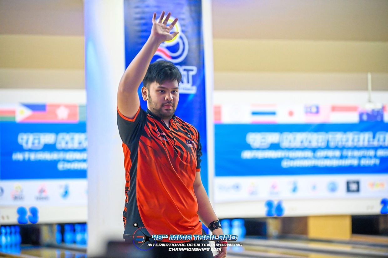 Rafiq celebrates his Thailand Open title with a victorious pose. — Thai Tenpin Bowling Association