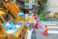 Taiwan's musical garbage trucks offer entertainment and connection to residents