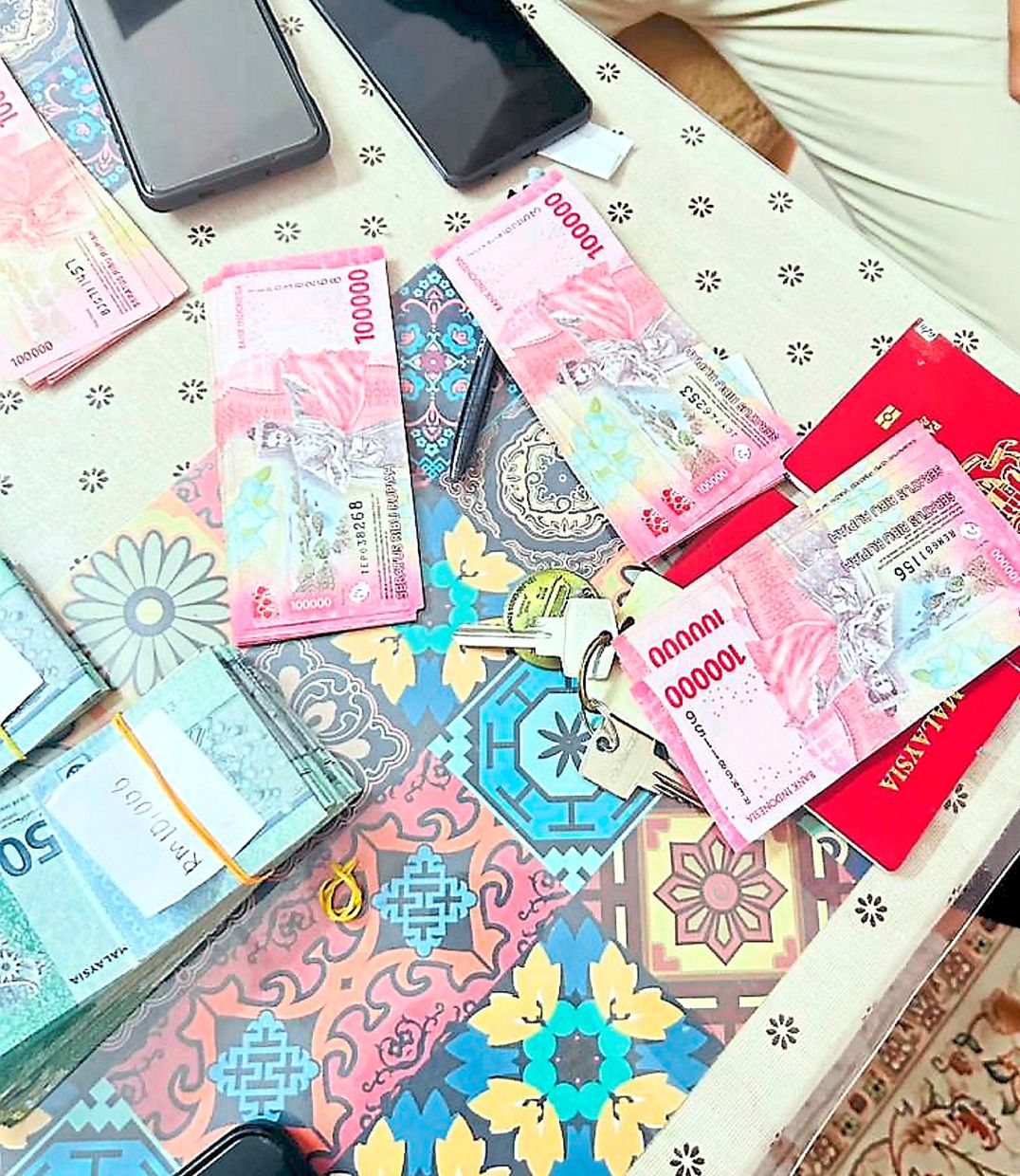 Seizure of items: Foreign currencies were found among cash and other items discovered during the Ops Rentas raids.