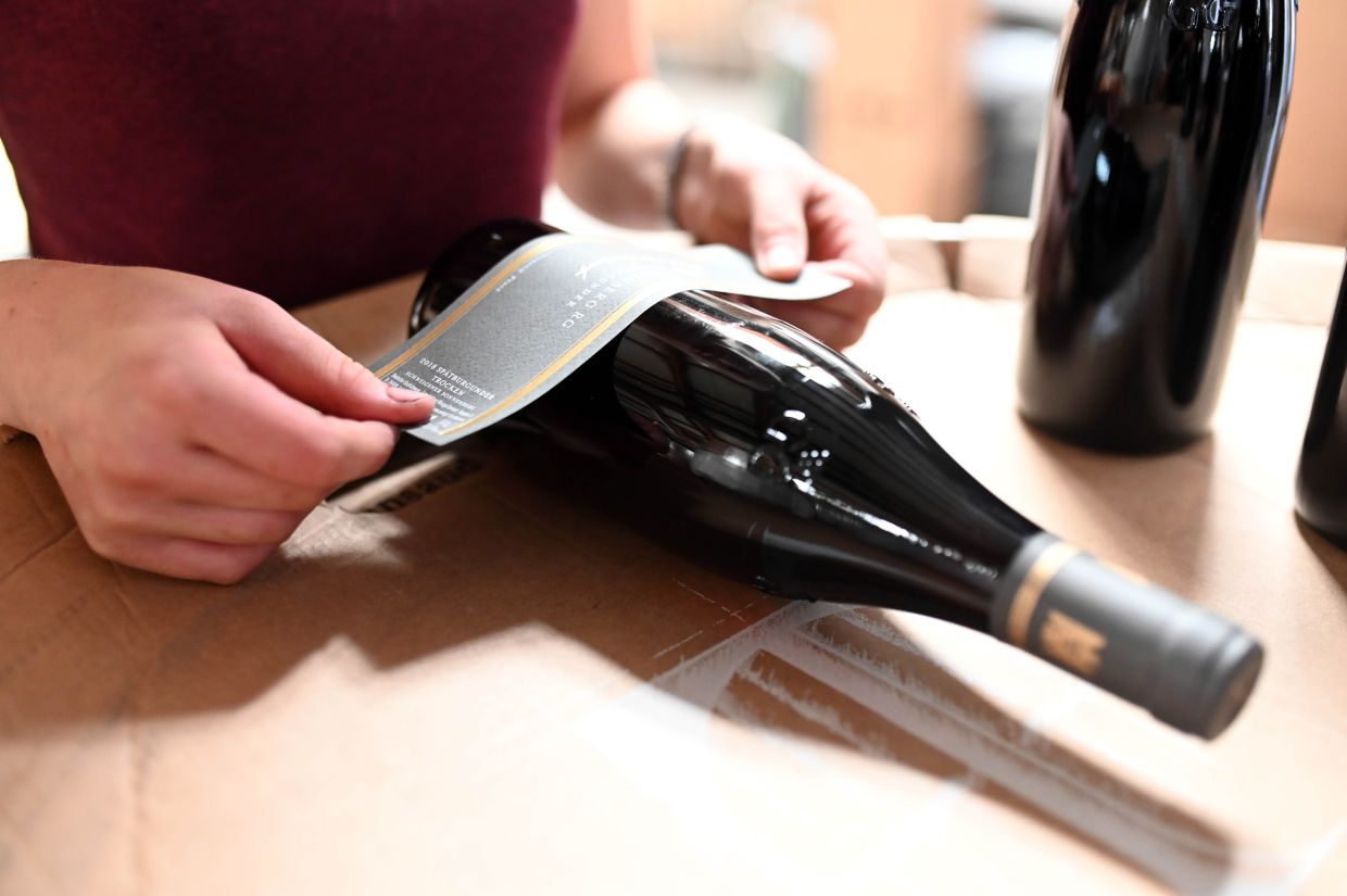 Check the label on the wine to see when it was bottled. Photo: Uli Deck/dpa-tmn
