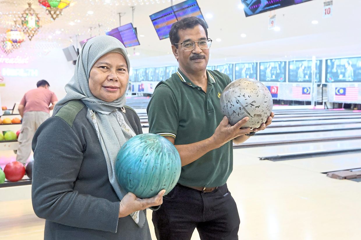 Osman and his wife Rosti Sahid are regulars at a bowling centre where sessions only cost RM8 per hour.