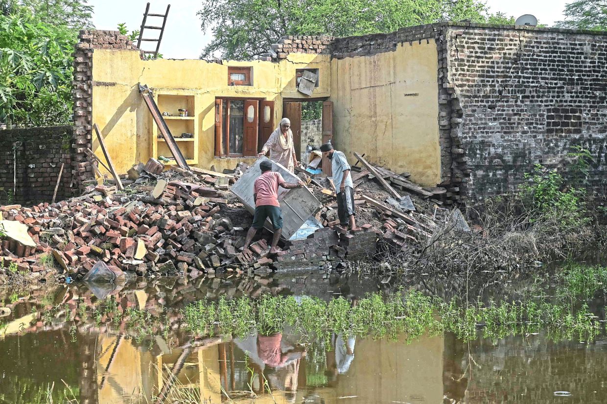 Überschwemmungen verwüsten Indiens Kornkammer