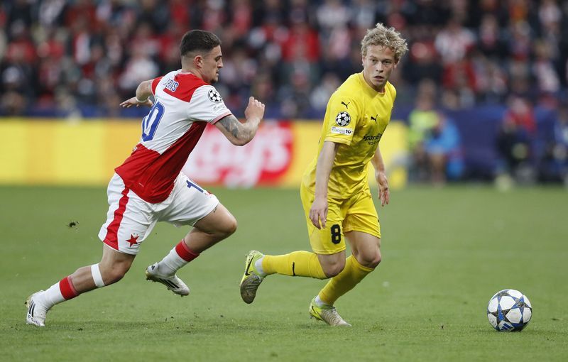 Soccer-Brave Bodo/Glimt snatch 2-2 draw with Slavia Prague in Champions League debut