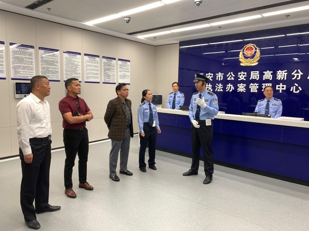 The Brunei delegation observed advanced technologies such as Case Management and Traffic Control Systems. - Photo: PMO