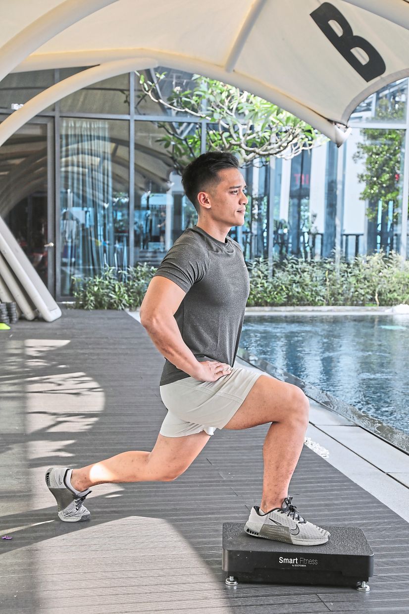 For the seasoned exerciser, your thighs will be screaming when you do lunges.